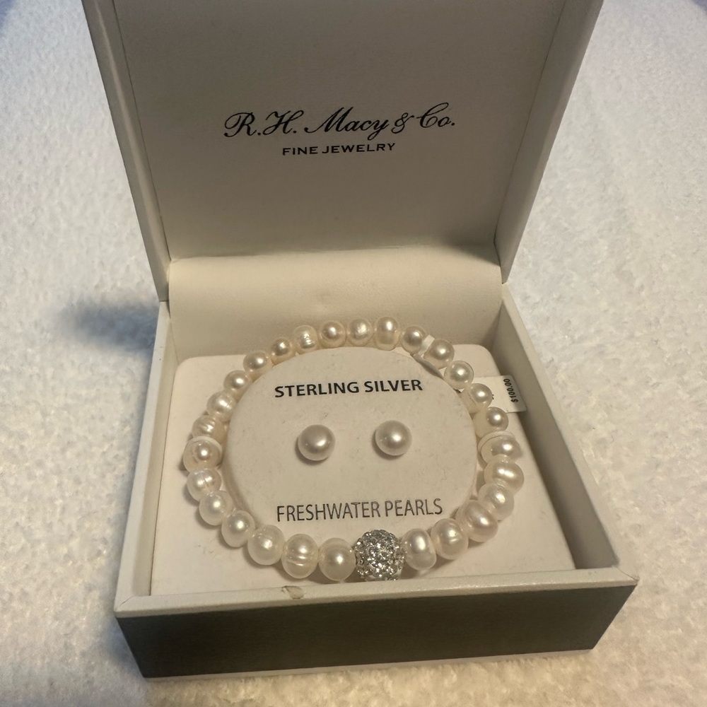 R. H. Macy & Co. Fine Jewelry- Sterling Silver Freshwater Pearl bracelet